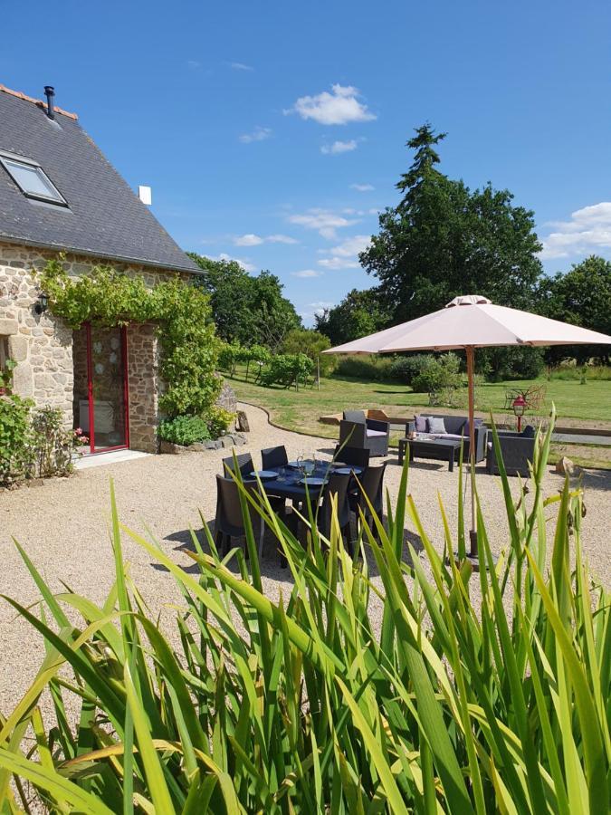 Le Domaine De La Petite Chevre Villa Ploumagoar ภายนอก รูปภาพ