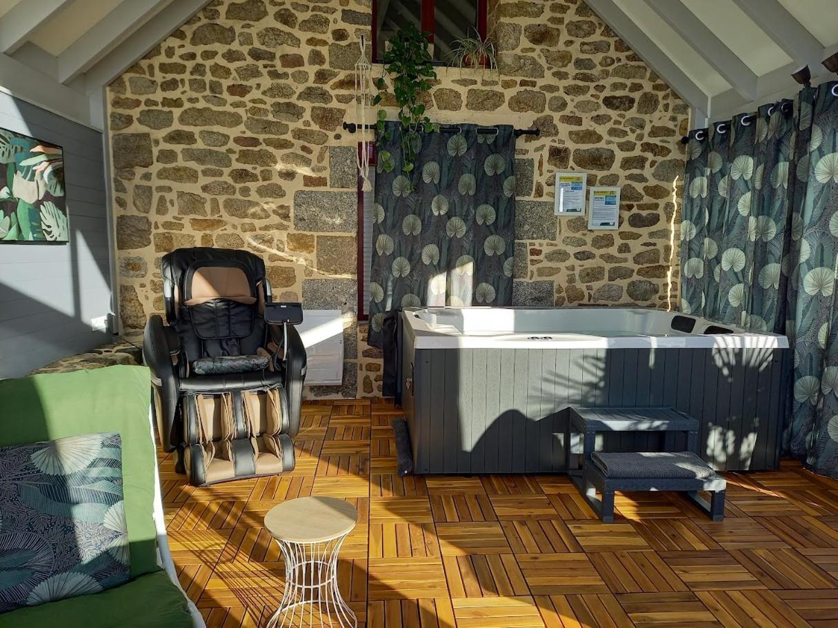Le Domaine De La Petite Chevre Villa Ploumagoar ภายนอก รูปภาพ